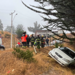 PICHILEMU: AUTO DESBARRANCA EN ACCESO ALTO PUCALAN